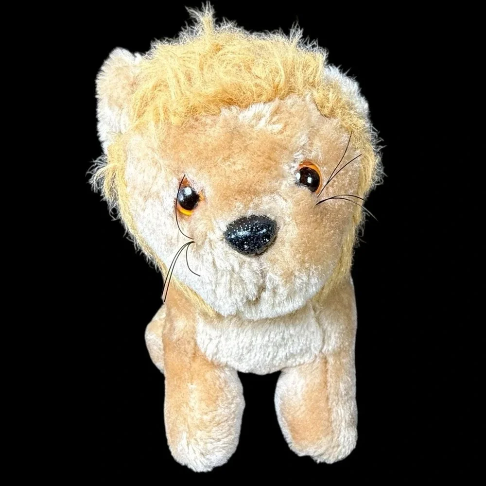 Vintage Lion Lois Toy Nut Shell‎ Bean Bag 7inch Plush